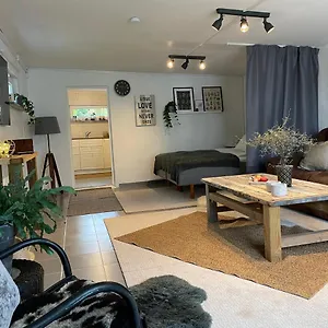 Cozy Studio With Garden Access Malmö
